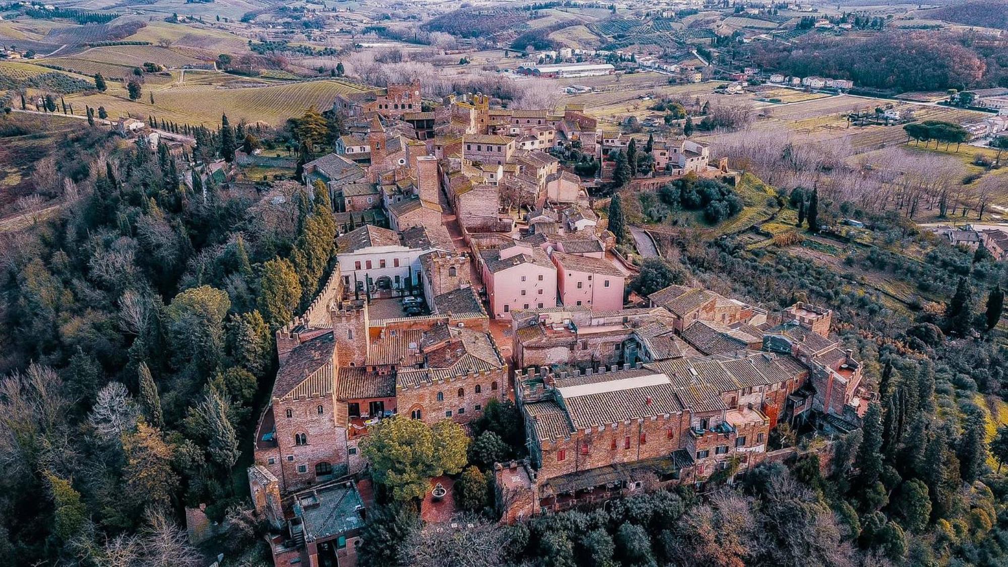 Casa Giulia, Il Gioiello Del Borgo Apartment Certaldo Bagian luar foto